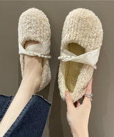 Zapatos planos de piel afelpada de color albaricoque francés para mujer